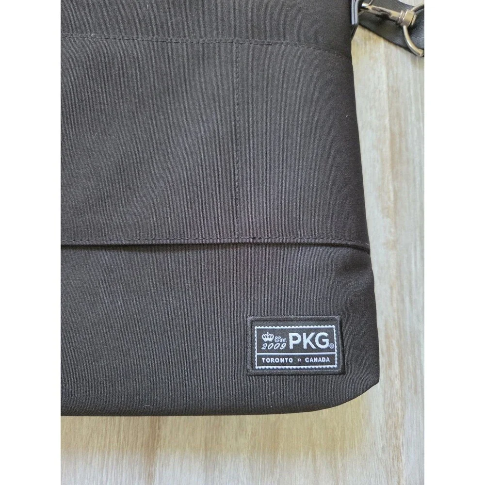 PKG Black Messenger Bag Laptop Tablet Crossbody Briefcase Travel Work Unisex EUC